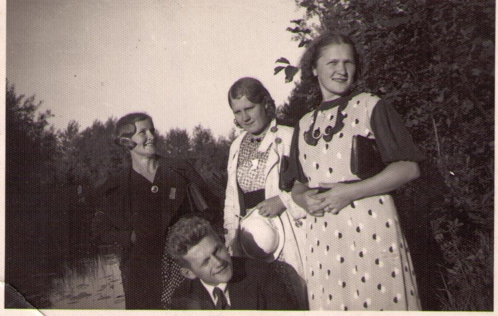 Salme Jõgi koos sõpradega