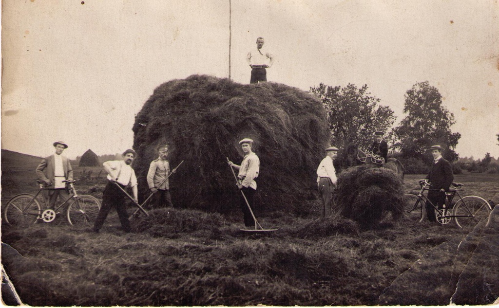 foto Iisaku tegelasi 1915. a. Nimed foto tagaküljel