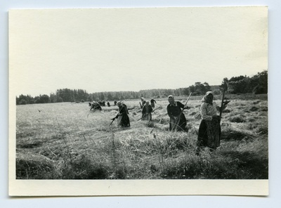 Kihnu women in the Hain Country  duplicate photo