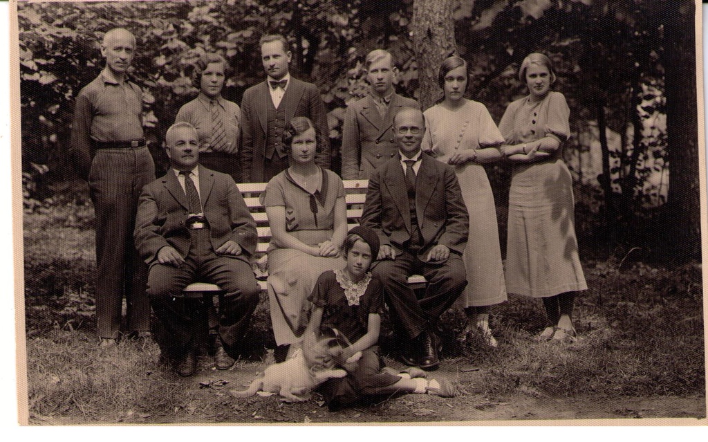 Seltskond Iisaku inimesi u 1936/37