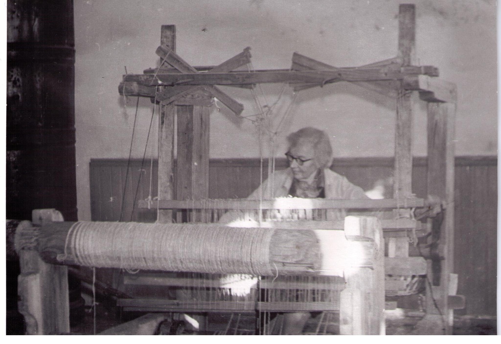 Foto. Vaiba kudumine kangastelgedel