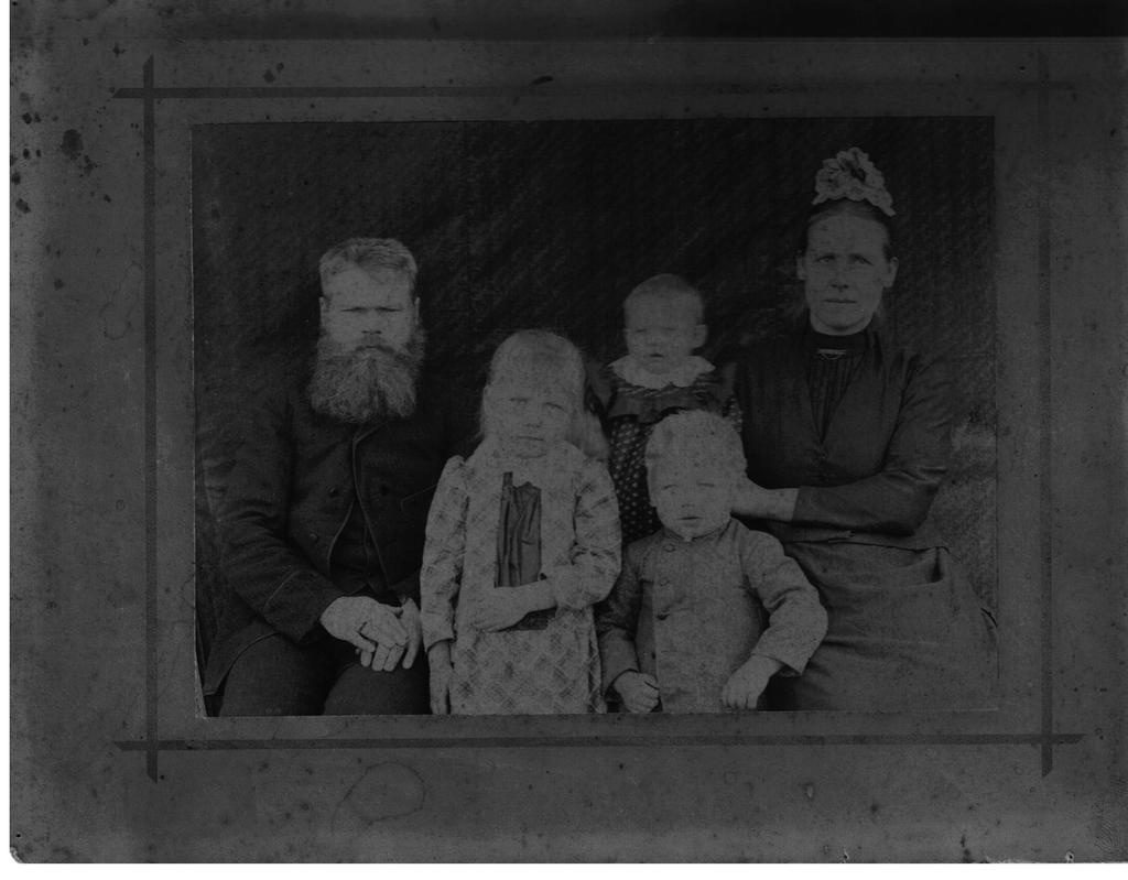 Foto. Miili, Helmi ja Alfred Aberut