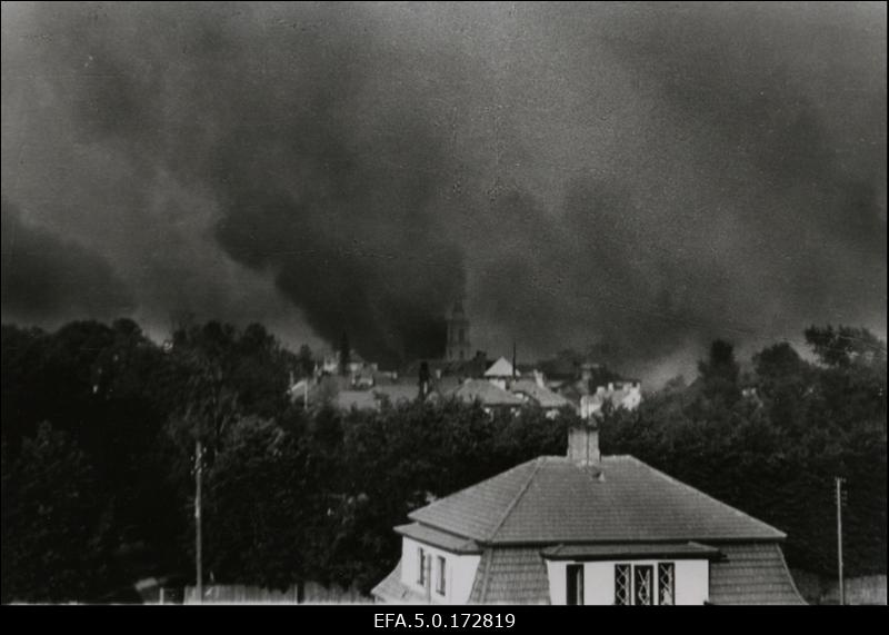 Vaade Tartu põlemisele kaks tundi hiljem.