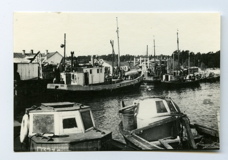 Kihnu port in summer