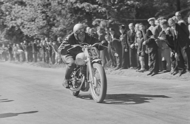 Mootorrataste ringrajasõit