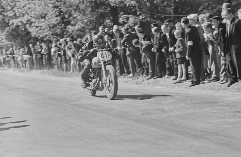 Mootorrataste ringrajasõit