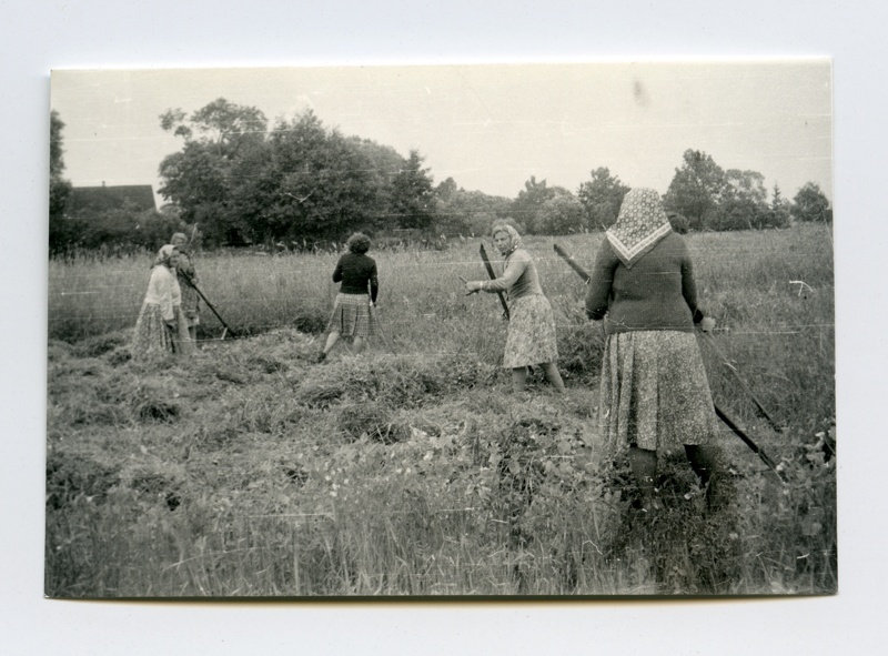 Kihnu women in the Hain Country
