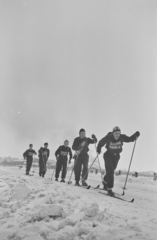 Tallinna tselluloosivabriku kehakultuurlased tähesuusa matkal