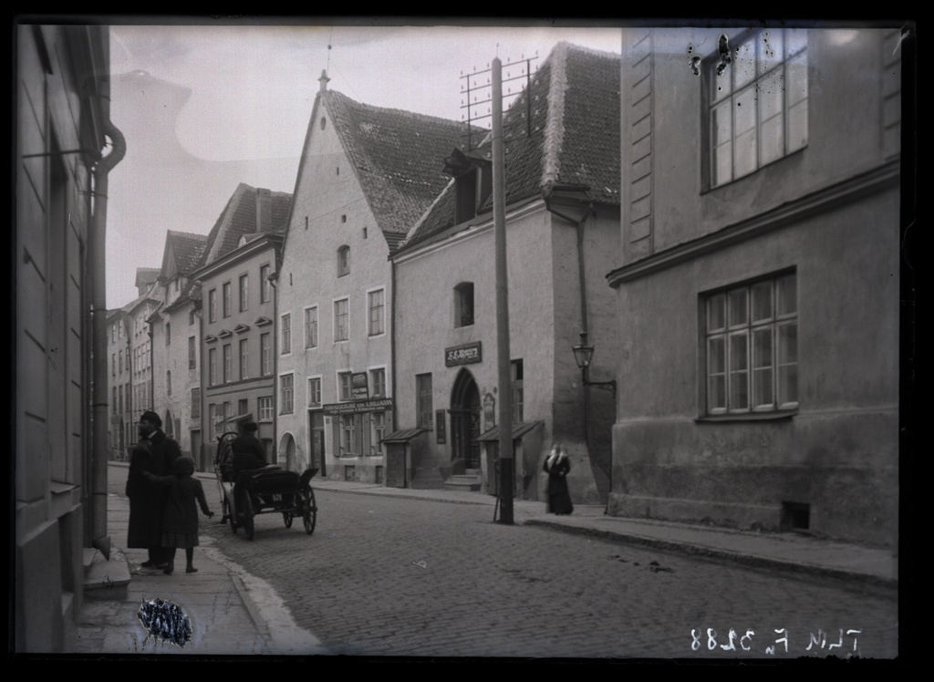 Tallinn, Pikk Street 61, Pagari street corner, former Hansa office.