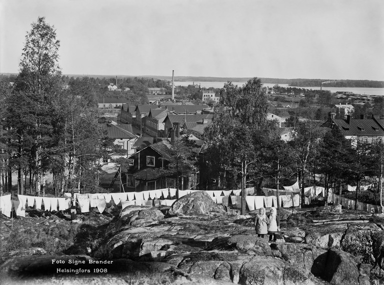 Näköala Vilhonvuorelta (nykyinen Katri Valan puisto) koilliseen.