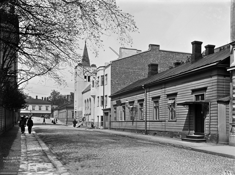 Yrjönkatu 17, 19, 21, 23.