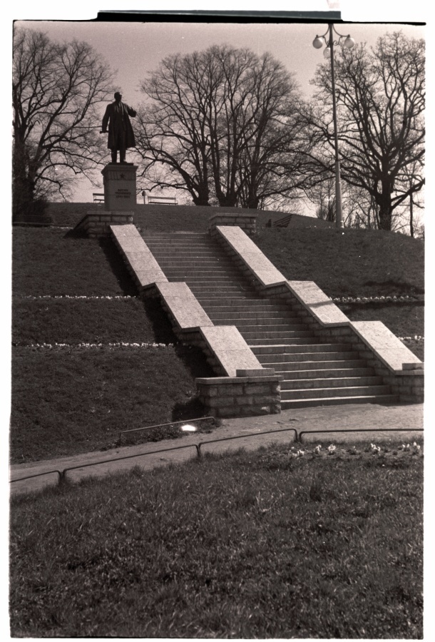 Tallinn, Viktor Kingissepa monument.