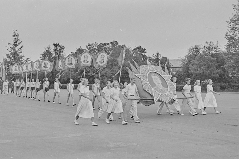 Eesti koolinoorte spartakiaadi avamispidustused 1950