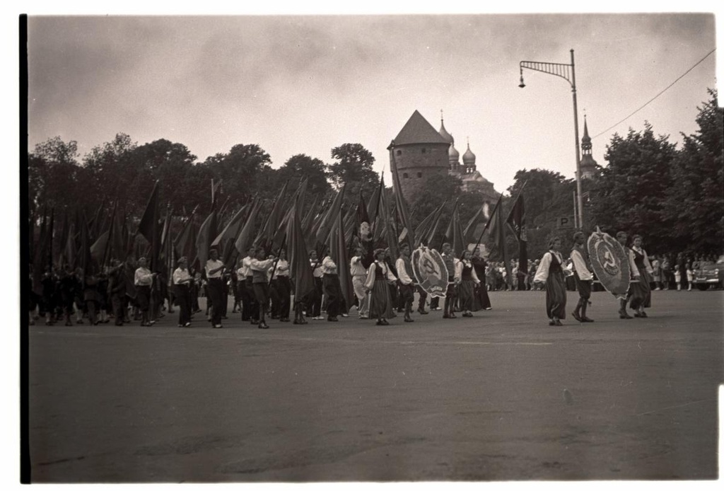 1950 Song Festival, train trip on the winning field.