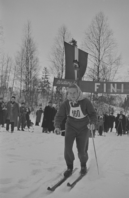 Kolhoosinoorte meistrivõistlused suusatamises 1951