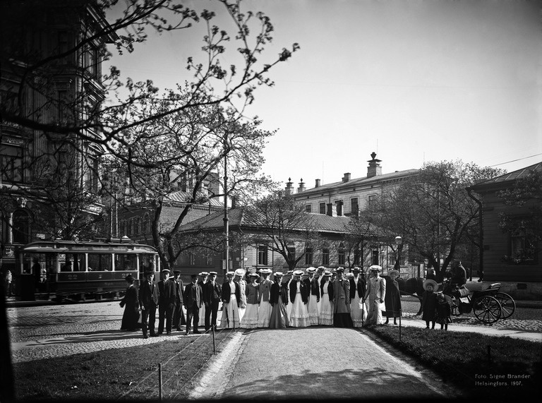 Seurue Vanhassa kirkkopuistossa