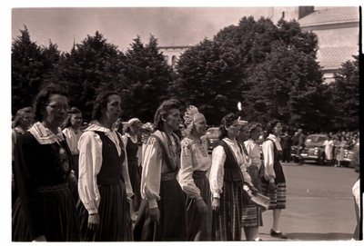 1950's singing party, female choir on train.  similar photo