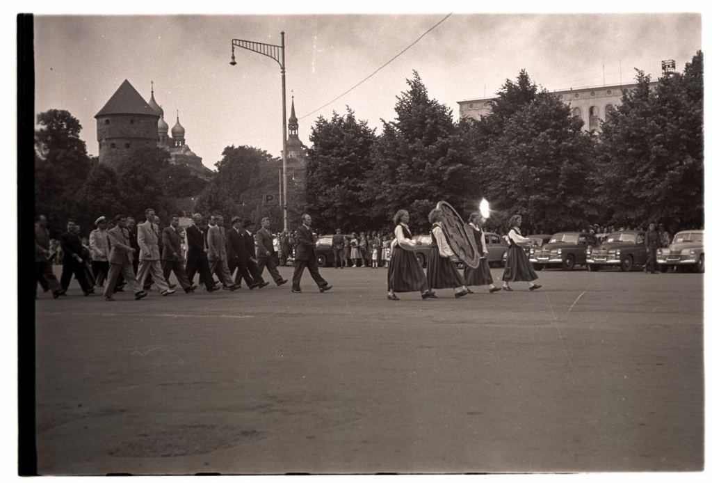 1950 Song Festival, the beginning of the train walk.