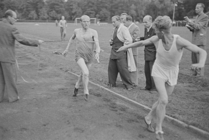 Teatejooksuvõistlus Kadrioru staadionil