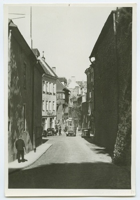 Tallinn, Harju and Müürivahe street corner, view from Rüütli Street.  duplicate photo