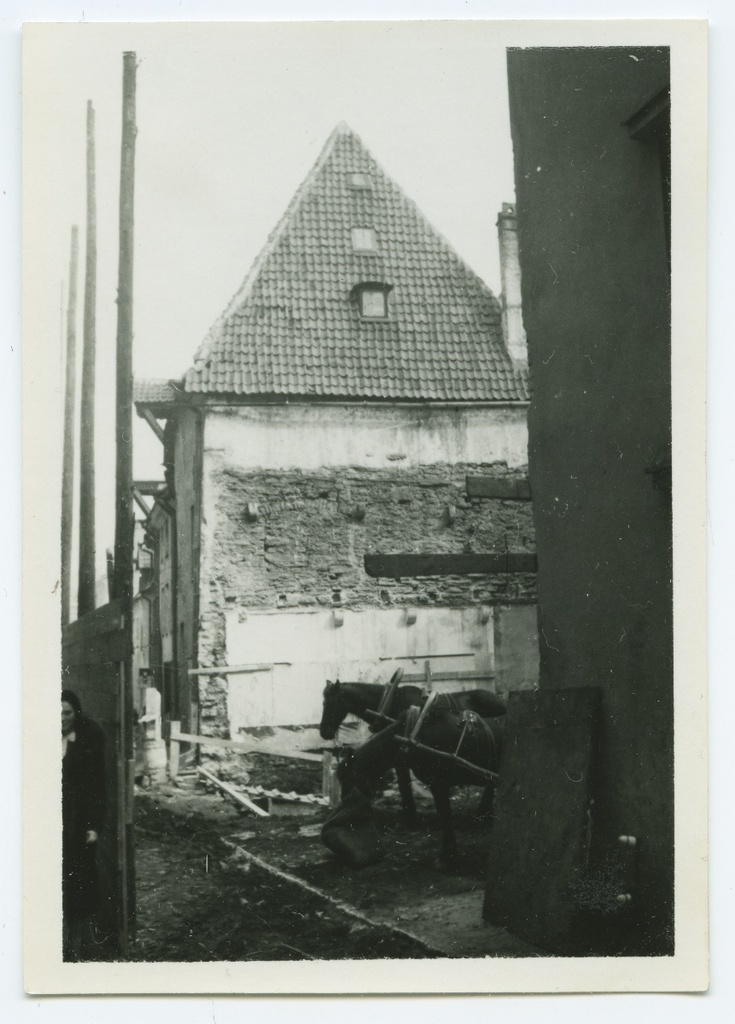 Tallinn, dismantling houses in the construction of the former Urla house.