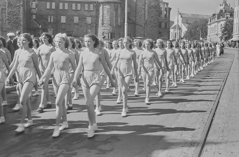Eesti koolinoorte spartakiaadi avapidustused 1948