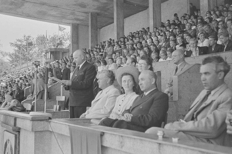 Eesti koolinoorte spartakiaadi avapidustused 1948