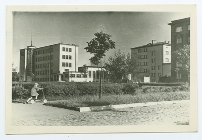 Tallinn, Pionier Square, on the left 6. High school building, Kreutzwald Street 25.  duplicate photo