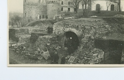 Insurances extracted from Tallinn, Rannaväravamäe.  similar photo