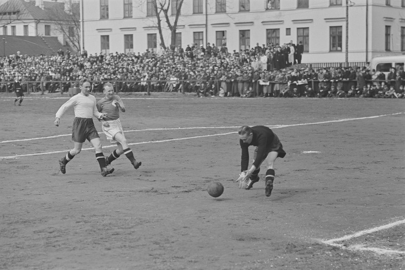 Jalgpallihooaja avavõistlus