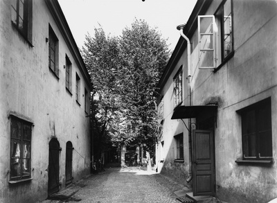 Aleksanterinkatu 14. Piha.  duplicate photo