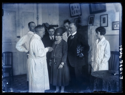 Professor Ludvig Puusepp kolleegidega Tartu ülikooli närvikliinikus  similar photo