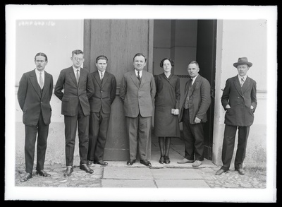 Professor T. Rootsmäe kolleegidega Tartu tähetorni ees  similar photo
