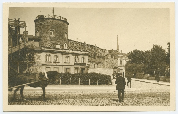 Tallinn, Valli Street, behind the city wall and the Hinke Tower.