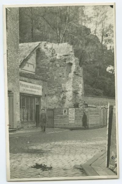 Dismantling the wall of the Nunnegate.