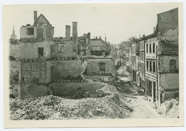 Tallinn, broken Harju Street viewed by Kinga Street.