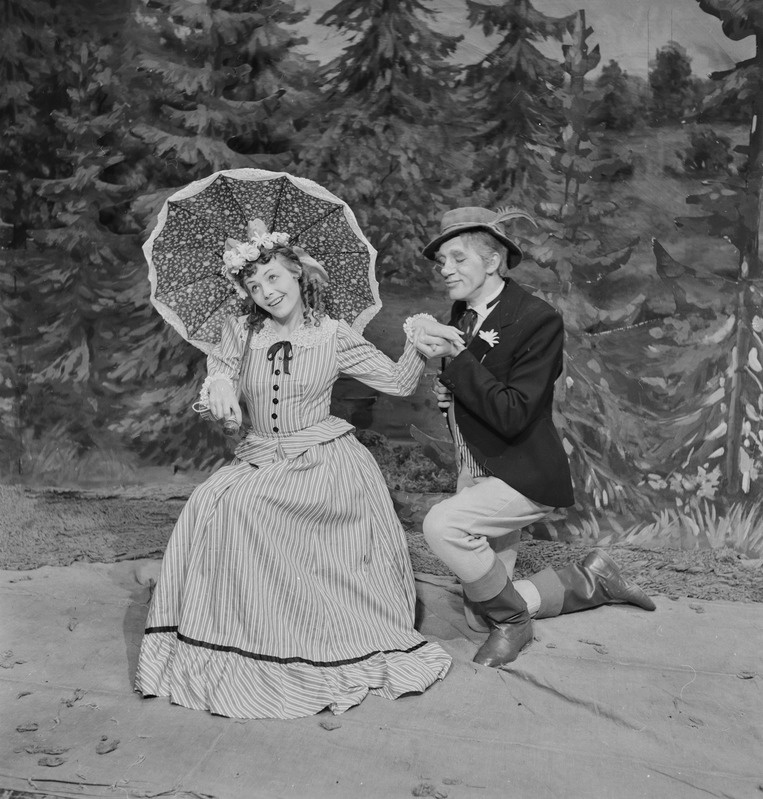 Rummu jüri, Teater Estonia, 1953, osades: Tilde – Astrid Kelder, Värdi – Valter Luts