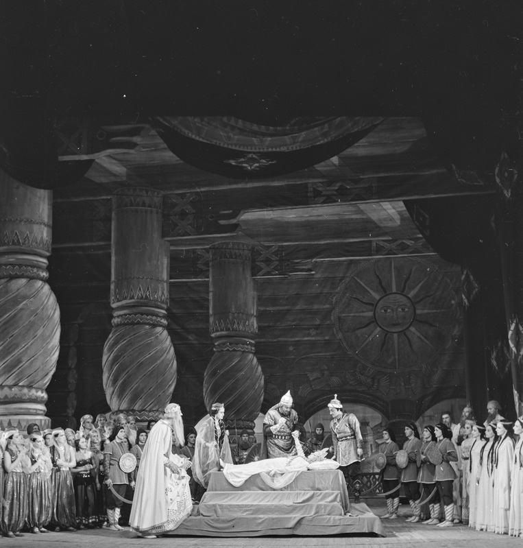 Ruslan ja Ljudmilla, Teater Estonia, 1948, osades: Gorislava – Aino Külvand, Ruslan – Tiit Kuusik, Ruslan – Tiit Kuusik, Ratmir – Ludmilla Issakova, Ludmilla – Veera Nelus