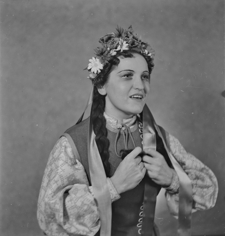 Zaporoožlane Doonau taga, Teater Estonia, 1948, osades: Oksana – Silvi Urb