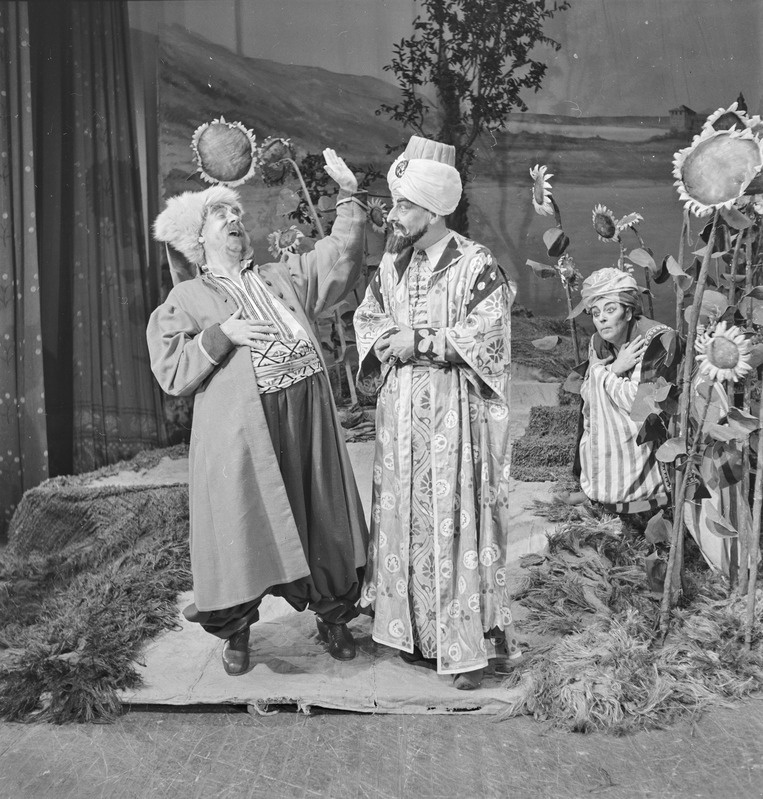 Zaporoožlane Doonau taga, Teater Estonia, 1948, osades: Prokop – Alfred Mering, Sultan – Juhan Jürgo, Karass- Aaro Pärn