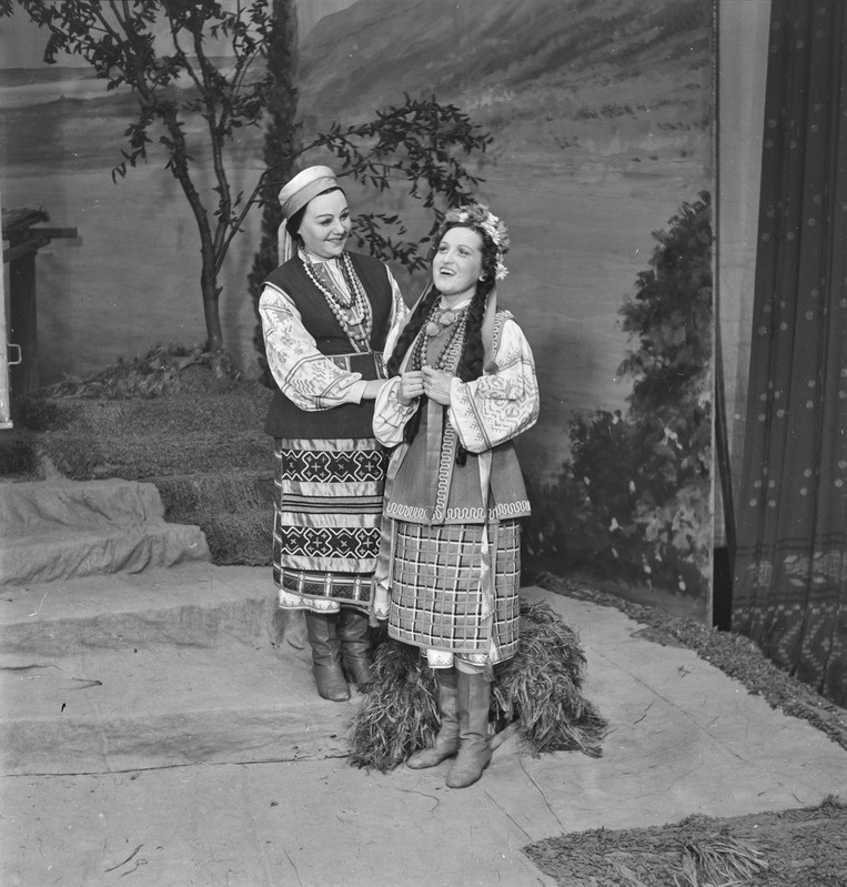 Zaporoožlane Doonau taga, Teater Estonia, 1948, osades: Odarka – Marta Rungi, Oksana – Silvia Urb