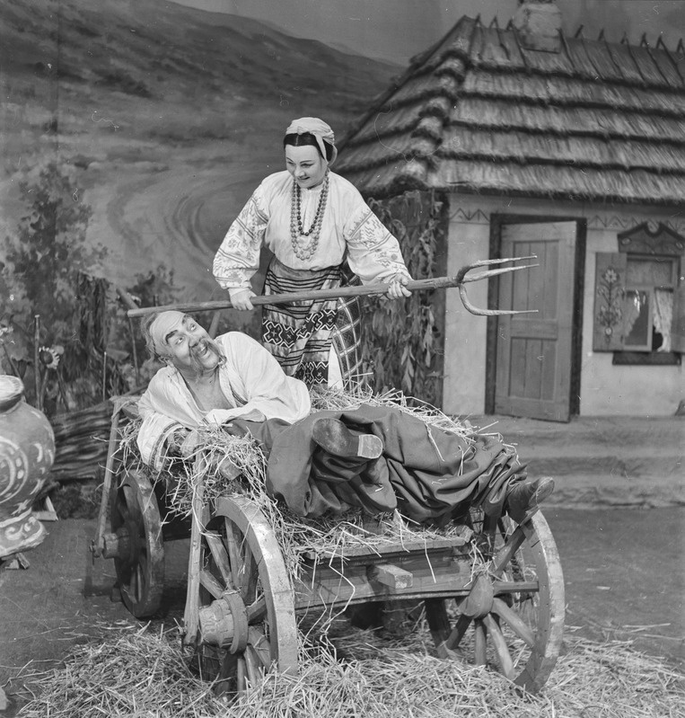 Zaporoožlane Doonau taga, Teater Estonia, 1948, osades: Karass- Aaro Pärn, Odarka – Marta Rungi