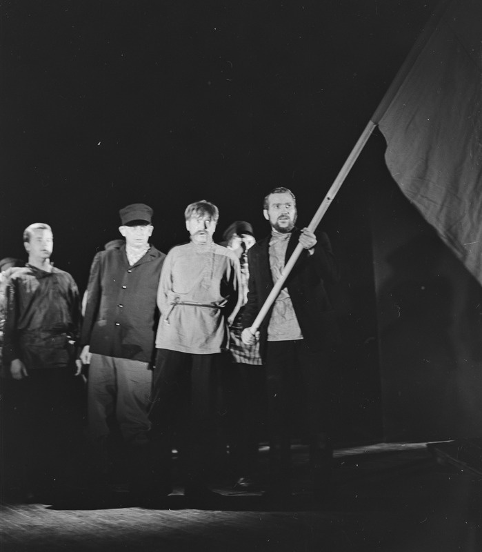 Zaporoožlane Doonau taga, Teater Estonia, 1948, osades: Vlassov – Peep Seppik, Vessovštšikov – Karl Kalkun, Andrei – Heino Mandri, Pavel – Mikk Mikiver