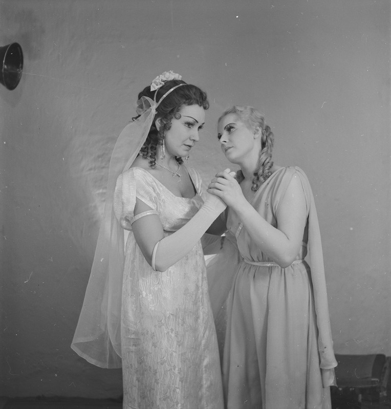 Orjatar, Teater Estonia, 1953, osades: Anastassia Batmanova – Meta Kodanipork, Polenka – Asta Vihandi