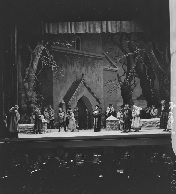 Tiina, Teater Estonia, 1955, osades: Tammaru perenaine – Elga Rips, Tammaru peremees – Jaan Johanson, Väike Margus – Jüri Jegorov, Väike Tiina – Maire Ott, Pastor – Boris Blinov, Tiina ema – Geeni Raudsepp, Parun – Juhan Jürgo