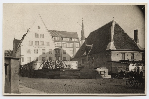 Tallinn, Raekoja Square, right Vaekoda, decommissioned house on the left.