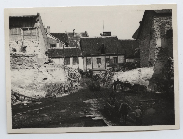 Tallinn, view of the houses on Müürivahe Street in the construction of the former Urla house.