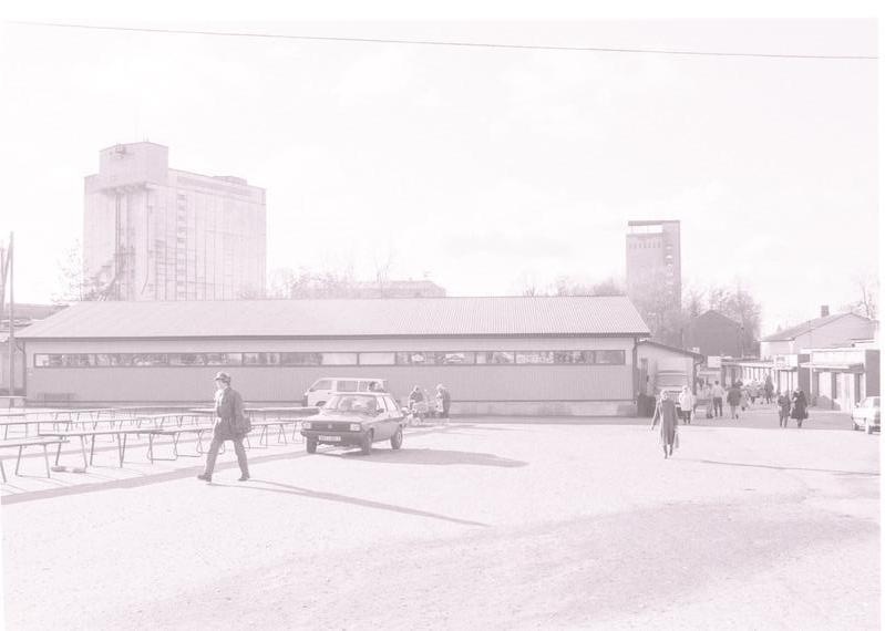 Turul asuvad tööstus- ja toidukaupade hallid