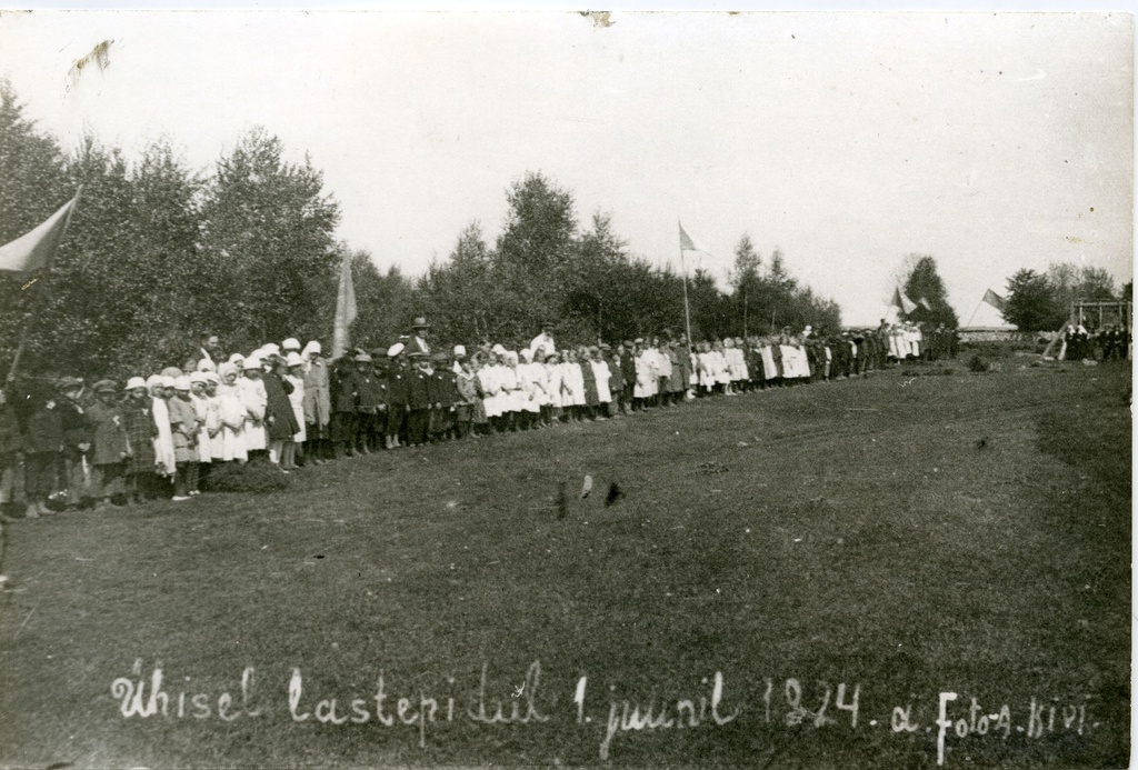 Uuemõisa valla koolide ühine lastepidu.