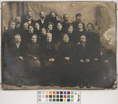 Arvatavasti Kuressaare Tütarlasteümnaasium. U. 1910. a.  similar photo